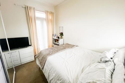 1 bedroom ground floor flat to rent, Meanley Road, London, E12