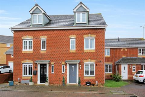 4 bedroom semi-detached house for sale, Regency Court, Rushden NN10