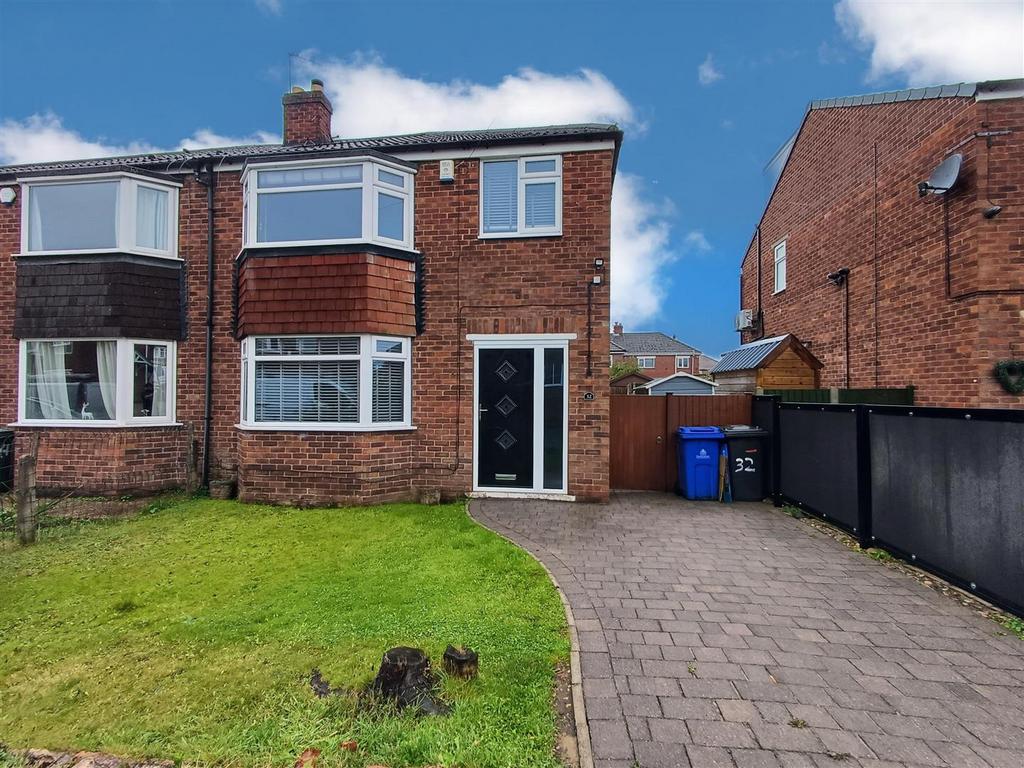 Eden Grove Road, Edenthorpe, Doncaster 3 bed semidetached house to