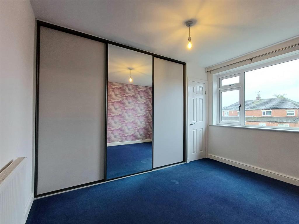 Eden Grove Road, Edenthorpe, Doncaster 3 bed semidetached house to