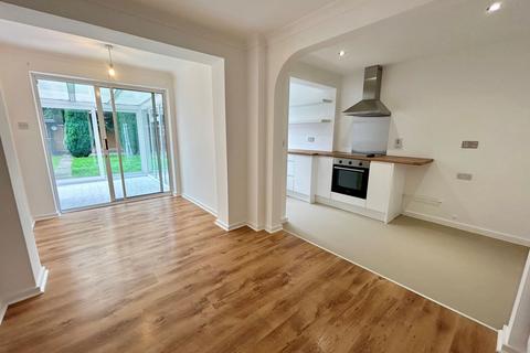 2 Swallowfield, Tamworth, B79 7SG