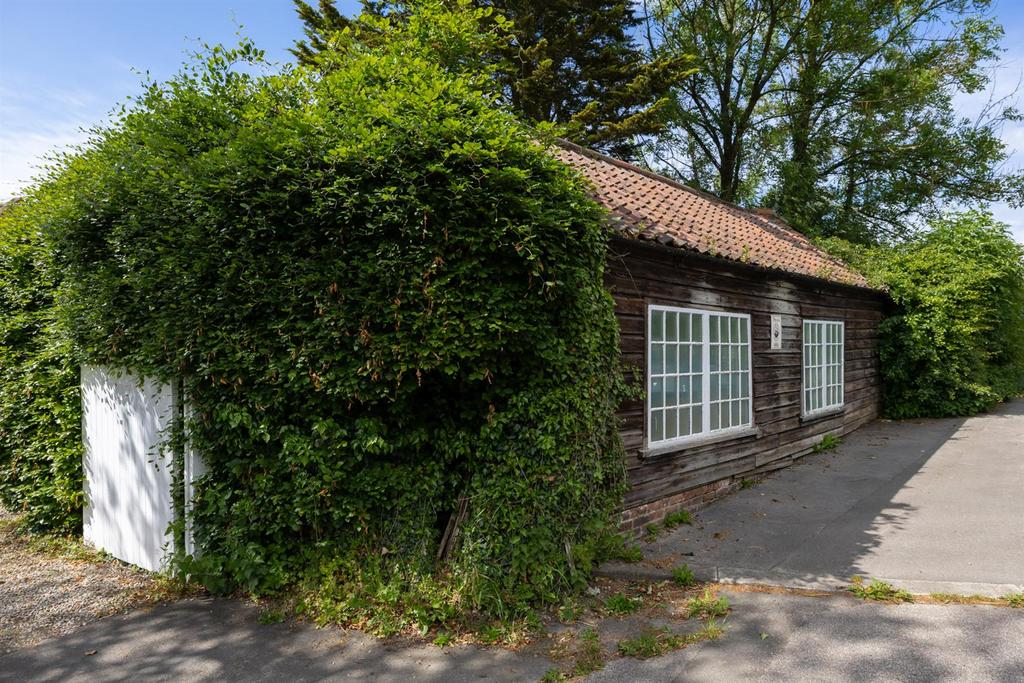 Outbuilding at Head of Drive