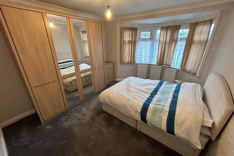 65 Ainslie Wood Road, London, E4 9BX