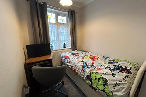 65 Ainslie Wood Road, London, E4 9BX