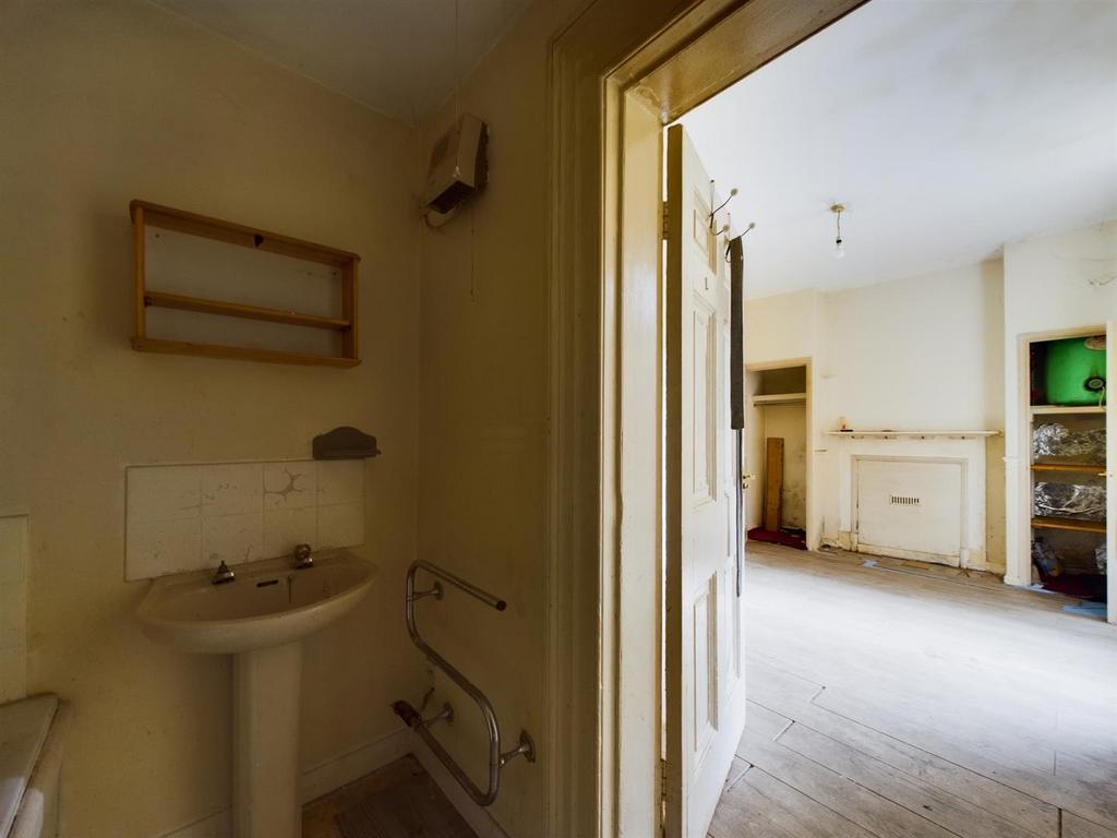 Bathroom (3).jpg