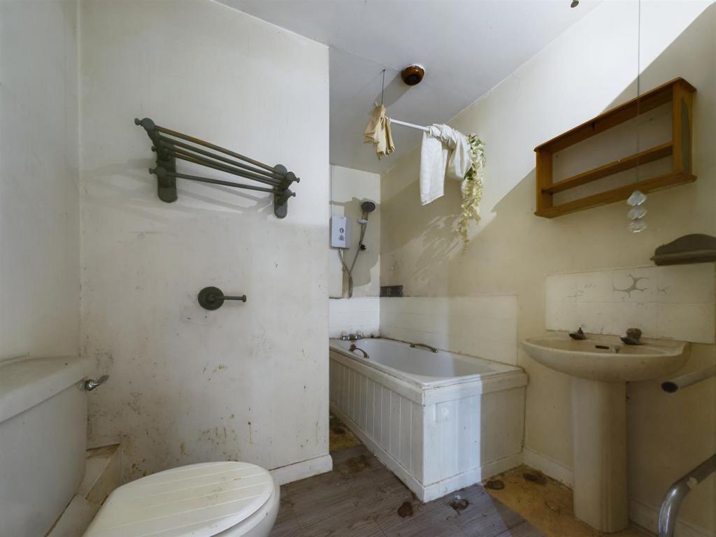 Bathroom.jpg