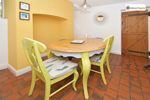 5 Cheadle Road, Forsbrook, Stoke-on-trent, ST11 9BX