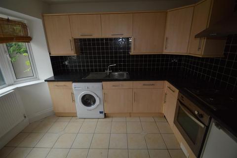 1 bedroom ground floor flat to rent, First Avenue, London, E12