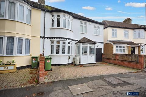 4 bedroom semi-detached house for sale, Lyndhurst Drive, Hornchurch, RM11