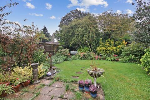 44 Buckhurst Way, East Grinstead, RH19 2AJ