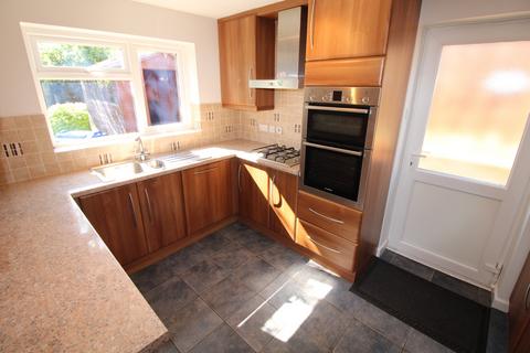 3 bedroom bungalow to rent, Gatcombe Close, Stretton DE13