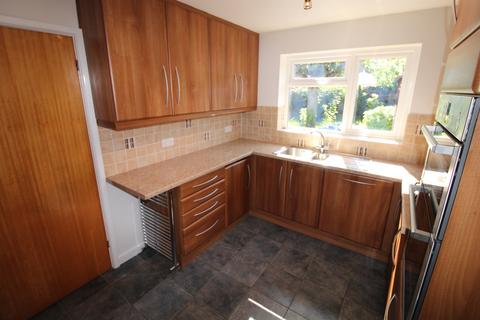 3 bedroom bungalow to rent, Gatcombe Close, Stretton DE13
