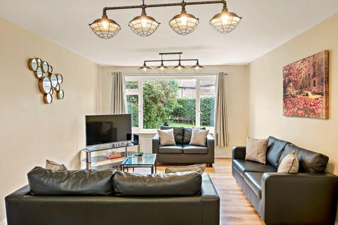 8 bedroom house to rent, Stanmore Crescent, Leeds