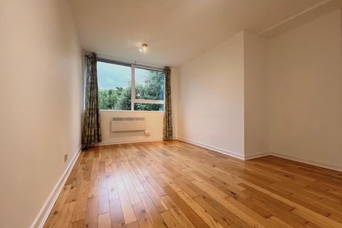 1 bedroom flat to rent, Carlton Court, Auckland Road, SE19