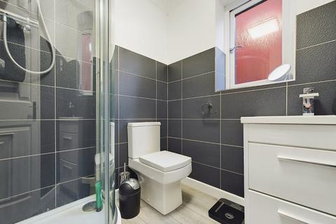 33 Cormorant Rise, Worcester, WR2 4BA