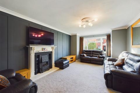 33 Cormorant Rise, Worcester, WR2 4BA