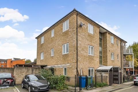 4 bedroom house to rent, Dorton Close Peckham Rye SE15