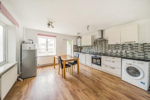 4 bedroom house to rent, Dorton Close Peckham Rye SE15