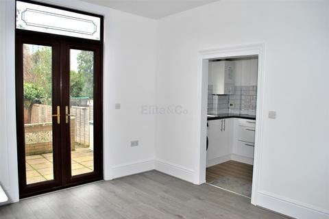 3 bedroom terraced house to rent, McLeod Road, Abbey Wood, SE2