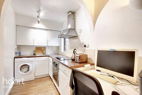 37 Pikestone Close, Hayes, UB4 9QT