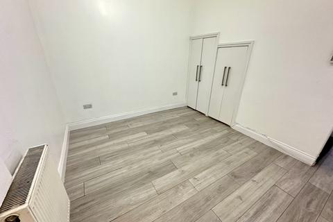 2 bedroom terraced house to rent, Tentelow Lane,  Southall, UB2