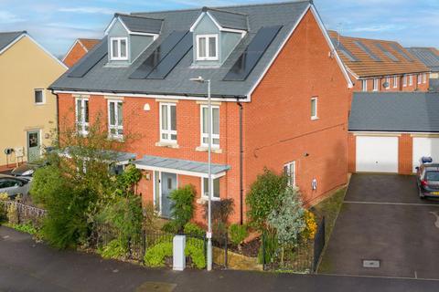 5 Vale Road, Bishops Cleeve, Cheltenham, GL52 8FJ