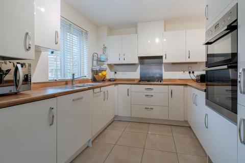 5 Vale Road, Bishops Cleeve, Cheltenham, GL52 8FJ
