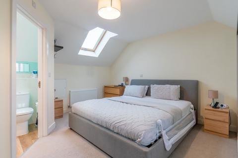 5 Vale Road, Bishops Cleeve, Cheltenham, GL52 8FJ