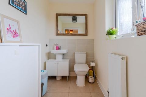 5 Vale Road, Bishops Cleeve, Cheltenham, GL52 8FJ