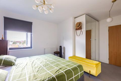 3 bedroom flat for sale, Gnome House, Blackhorse Lane, Walthamstow, London, E17