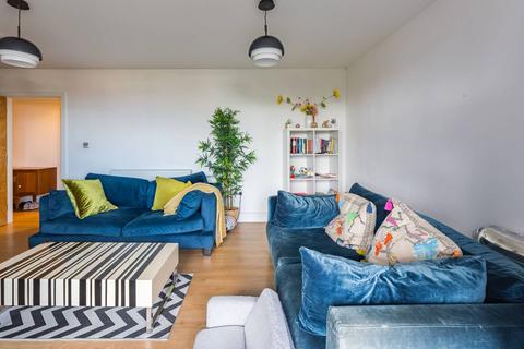 3 bedroom flat for sale, Gnome House, Blackhorse Lane, Walthamstow, London, E17