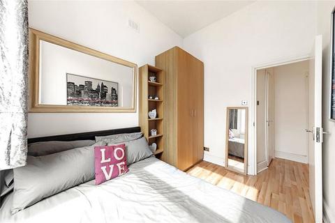 Studio to rent, Ladbroke Crescent, London W11