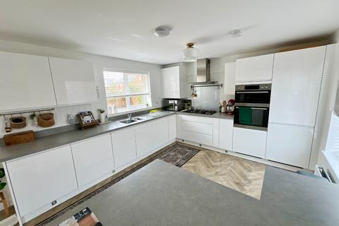 4 bedroom detached house for sale, Lancaster Avenue, Maldon, Essex, CM9