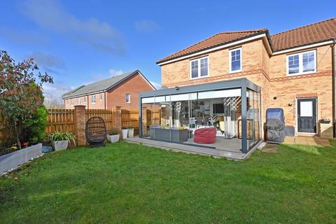 4 bedroom detached house to rent, Ashton Gardens, Stamford Bridge, York, YO41