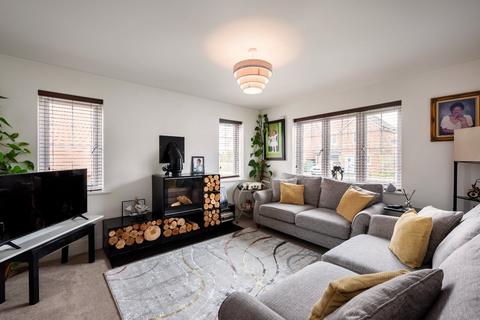4 bedroom detached house to rent, Ashton Gardens, Stamford Bridge, York, YO41