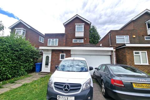 4 bedroom detached house for sale, Fortnums Acre, Stanmore