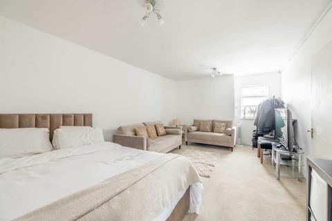 undefined, St Elmo Crescent, Slough SL2