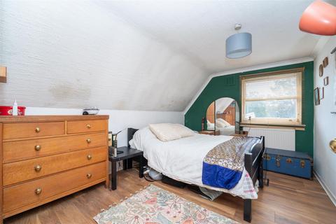 Flat G, 12 Sutherland Road, London, W13 0DT