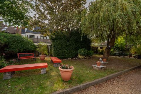 Flat G, 12 Sutherland Road, London, W13 0DT