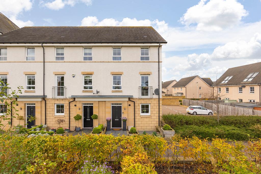 Cowgill Gardens, Edinburgh EH16 3 bed townhouse for sale £370,000