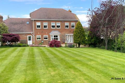 5 bedroom detached house for sale, Bartrop Close, Goffs Oak