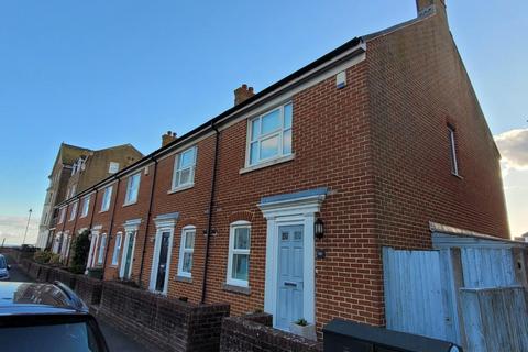 2 bedroom house to rent, Albert Road, Hythe