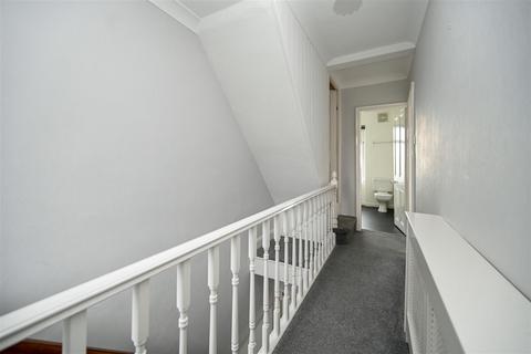 3 bedroom end of terrace house for sale, Harper Terrace, Yeadon, Leeds