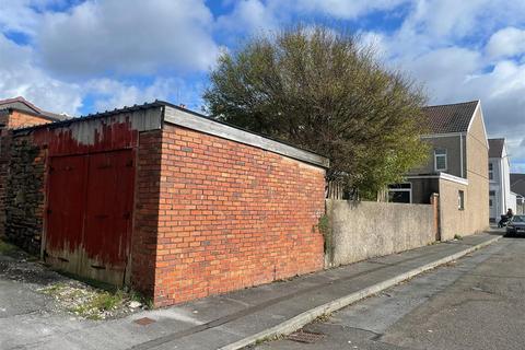 3 bedroom end of terrace house for sale, Christopher Street, Llanelli