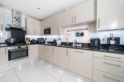 3 bedroom end of terrace house for sale, Kingfisher Drive, Maidenhead SL6