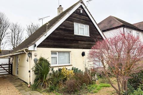 3 bedroom chalet for sale, Madeira Avenue, Bognor Regis