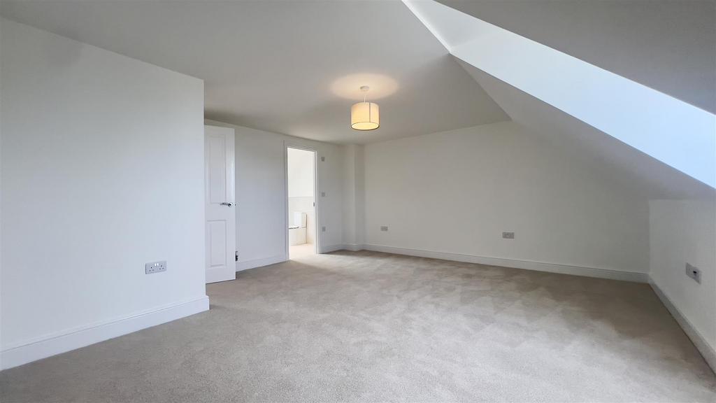 Master Bedroom with En-Suite