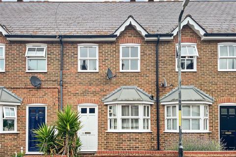 3 bedroom terraced house to rent, Gordon Road, Canterbury