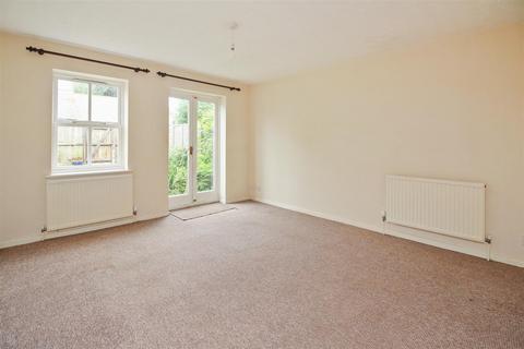 3 bedroom terraced house to rent, Gordon Road, Canterbury