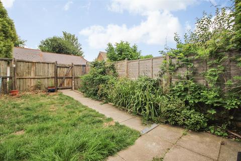 3 bedroom terraced house to rent, Gordon Road, Canterbury